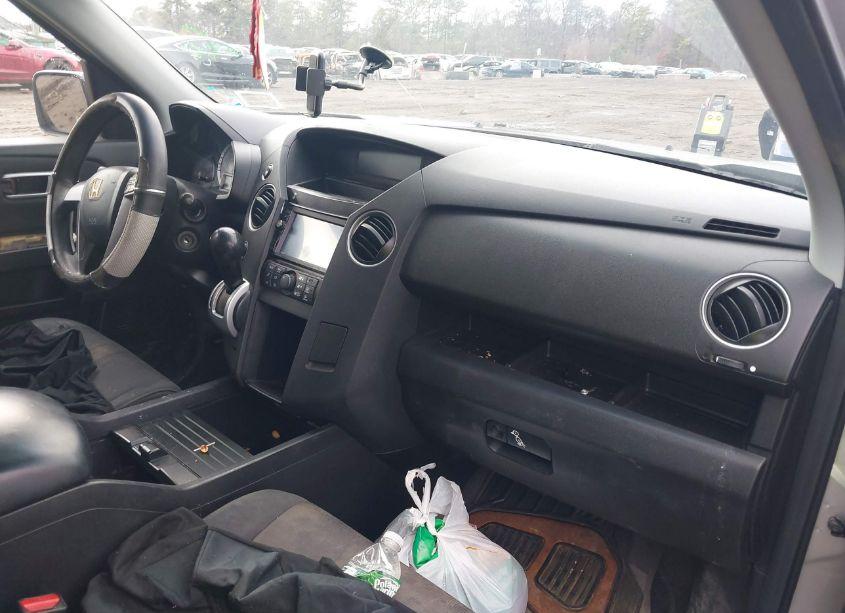 Photo 5 of 2010 Honda Pilot LX (VIN 5FNYF4H29AB038814)