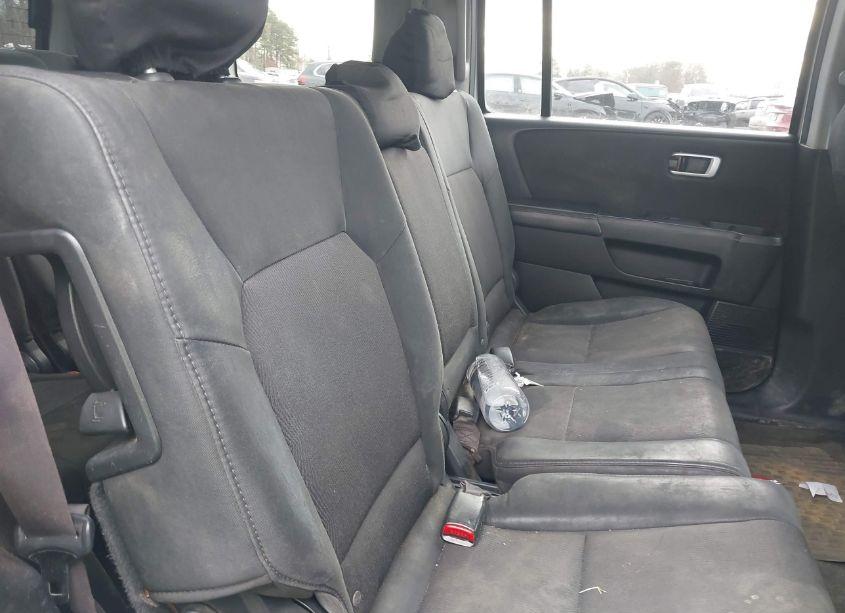 Photo 8 of 2010 Honda Pilot LX (VIN 5FNYF4H29AB038814)