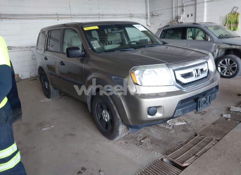 2011 Honda Pilot LX (VIN 5FNYF4H29BB061897) main photo