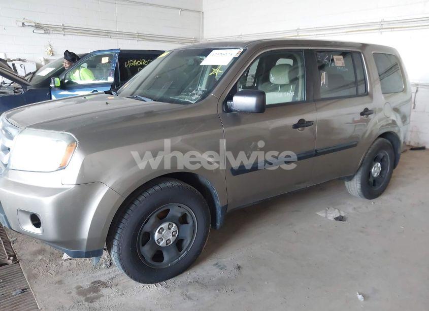 Photo 2 of 2011 Honda Pilot LX (VIN 5FNYF4H29BB061897)