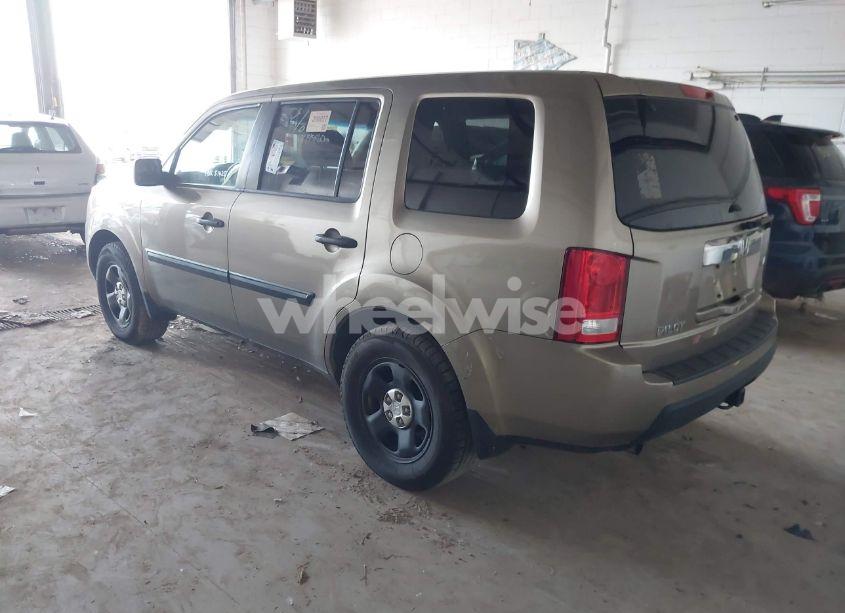 Photo 3 of 2011 Honda Pilot LX (VIN 5FNYF4H29BB061897)