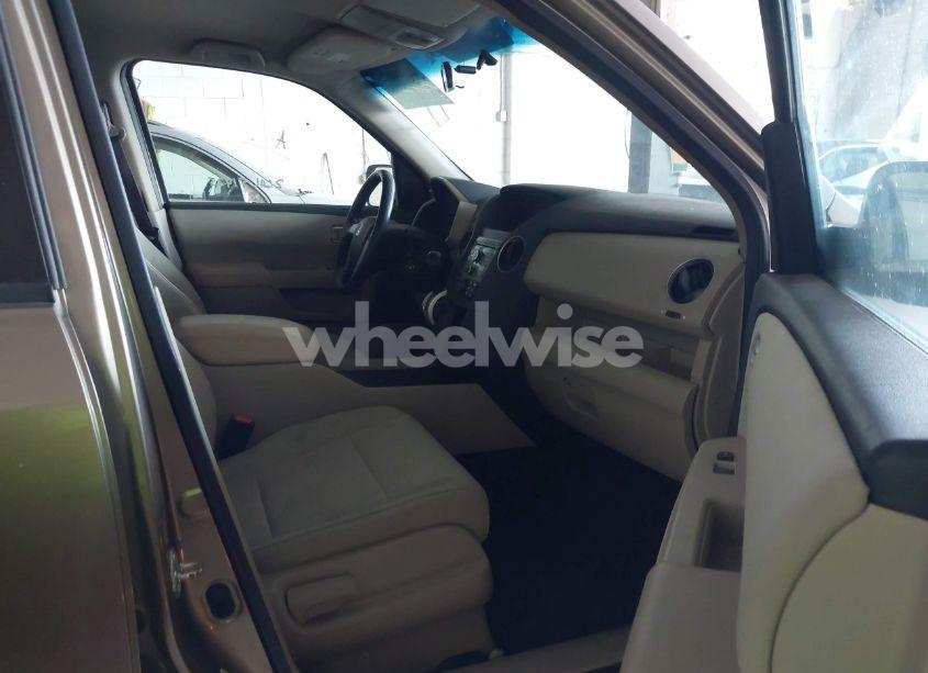 Photo 5 of 2011 Honda Pilot LX (VIN 5FNYF4H29BB061897)