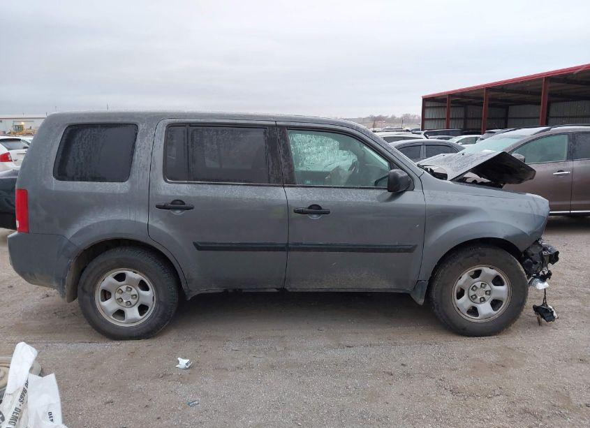 Photo 12 of 2011 Honda Pilot LX (VIN 5FNYF4H29BB085780)