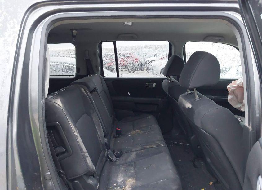 Photo 8 of 2011 Honda Pilot LX (VIN 5FNYF4H29BB085780)