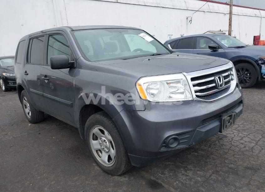 2015 Honda Pilot LX (VIN 5FNYF4H29FB026136) main photo