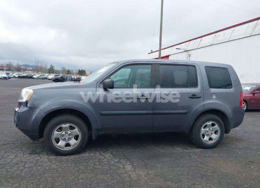 Photo 14 of 2015 Honda Pilot LX (VIN 5FNYF4H29FB026136)