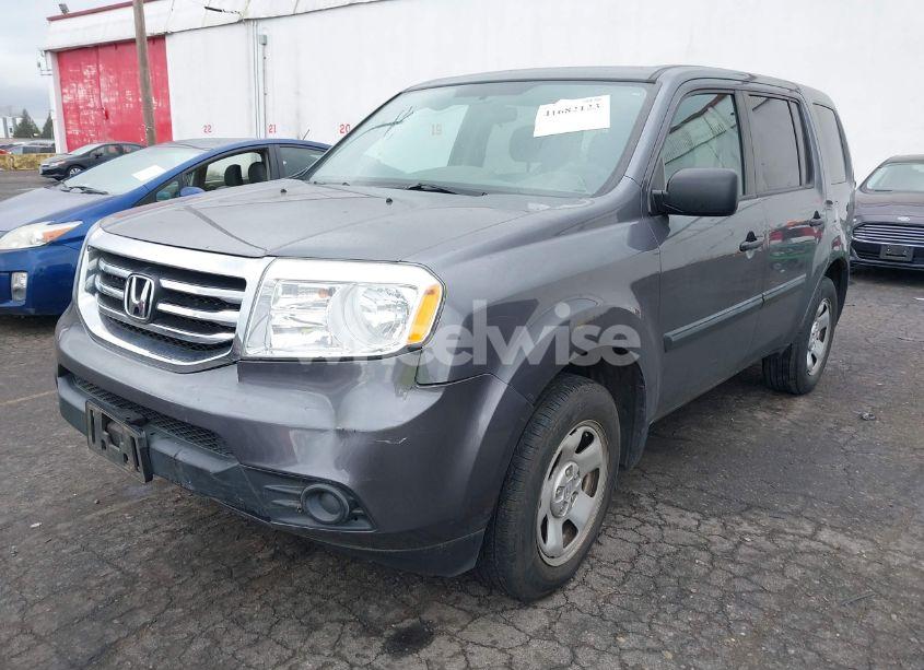 Photo 2 of 2015 Honda Pilot LX (VIN 5FNYF4H29FB026136)