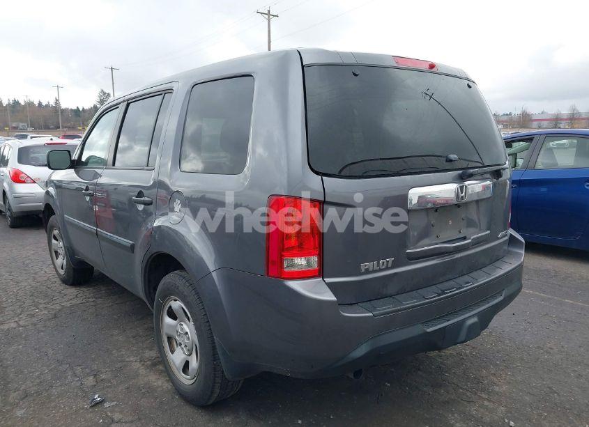 Photo 3 of 2015 Honda Pilot LX (VIN 5FNYF4H29FB026136)