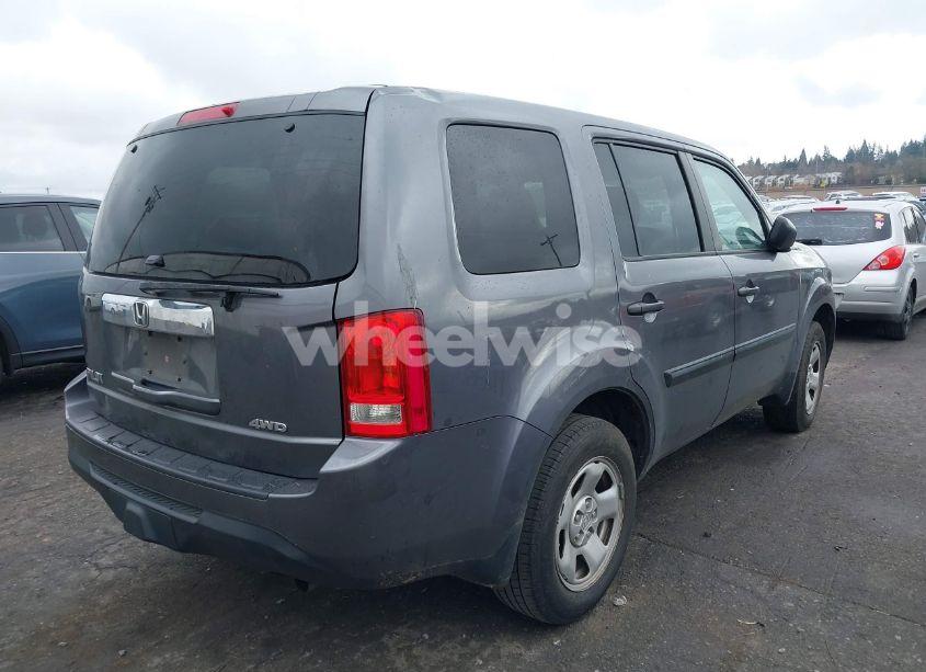 Photo 4 of 2015 Honda Pilot LX (VIN 5FNYF4H29FB026136)