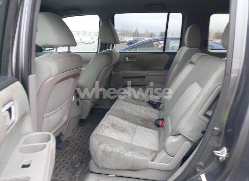 Photo 8 of 2015 Honda Pilot LX (VIN 5FNYF4H29FB026136)