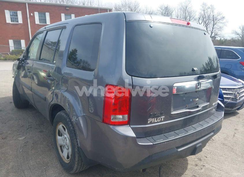 Photo 3 of 2015 Honda Pilot LX (VIN 5FNYF4H29FB031031)