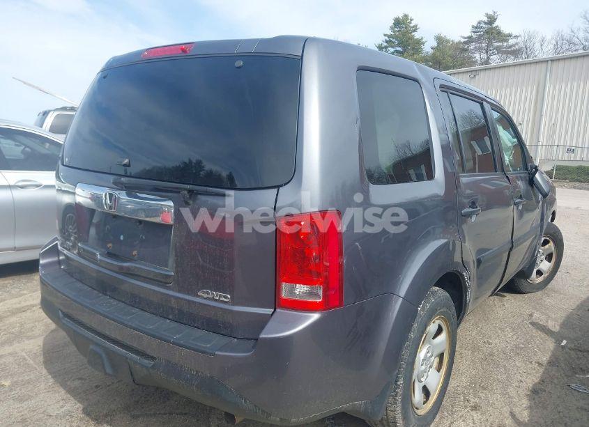 Photo 4 of 2015 Honda Pilot LX (VIN 5FNYF4H29FB031031)