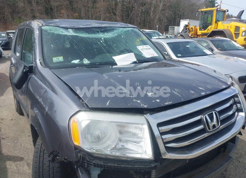 Photo 6 of 2015 Honda Pilot LX (VIN 5FNYF4H29FB031031)