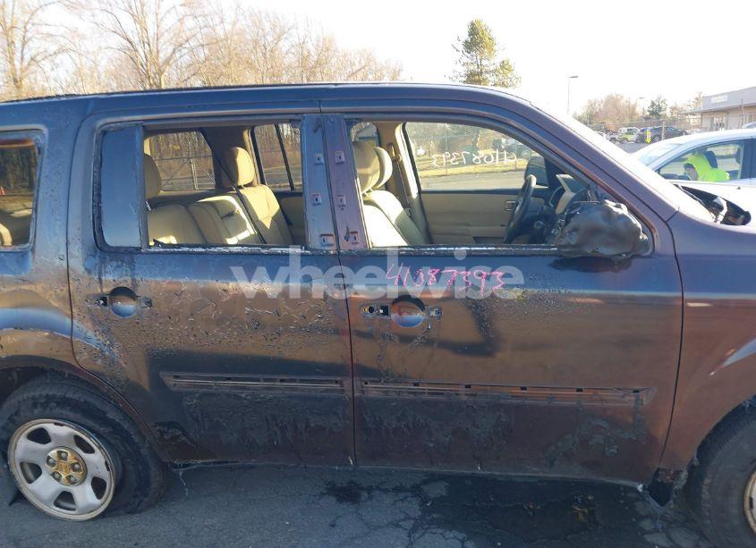 Photo 13 of 2015 Honda Pilot LX (VIN 5FNYF4H29FB052414)