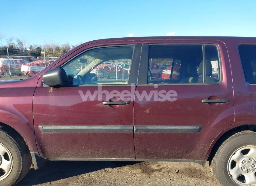 Photo 14 of 2015 Honda Pilot LX (VIN 5FNYF4H29FB052414)