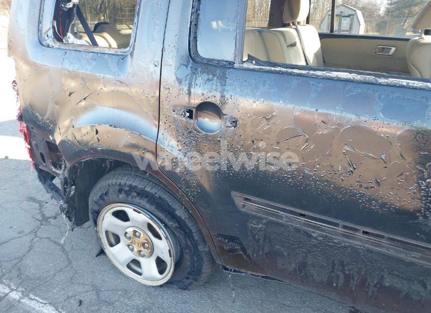 Photo 6 of 2015 Honda Pilot LX (VIN 5FNYF4H29FB052414)