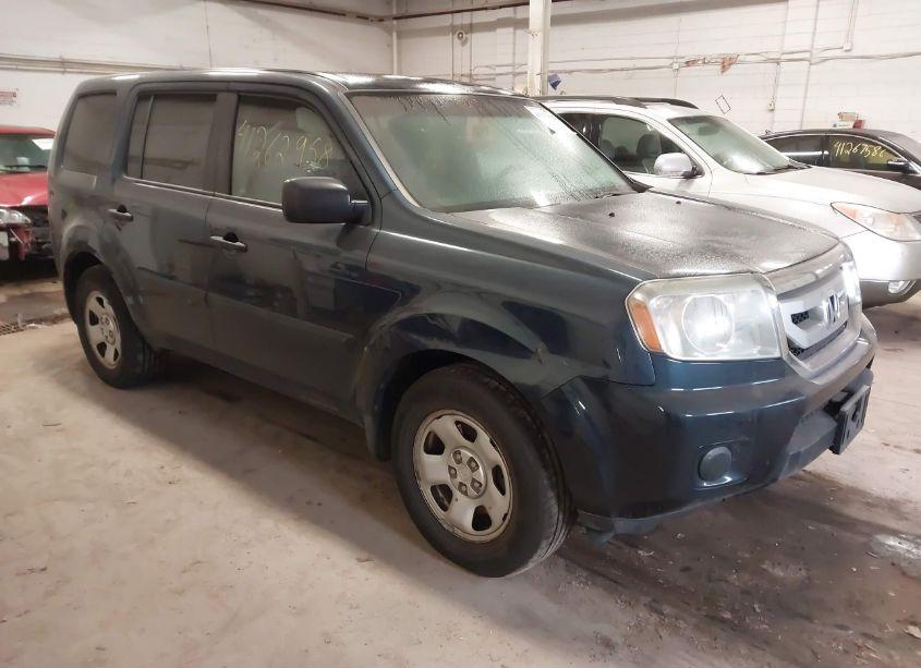 2010 Honda Pilot LX (VIN 5FNYF4H2XAB030446) main photo