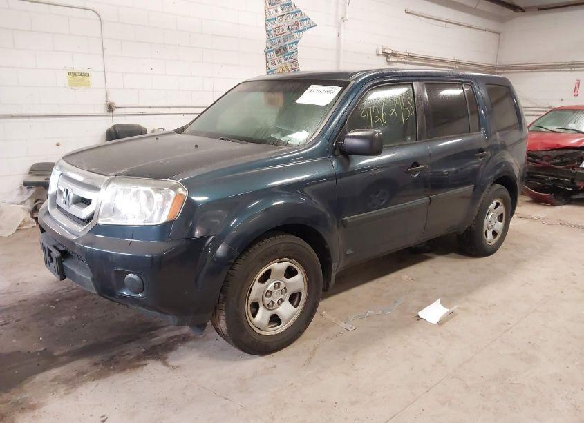 Photo 2 of 2010 Honda Pilot LX (VIN 5FNYF4H2XAB030446)