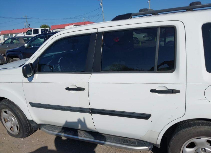 Photo 14 of 2010 Honda Pilot LX (VIN 5FNYF4H2XAB032021)