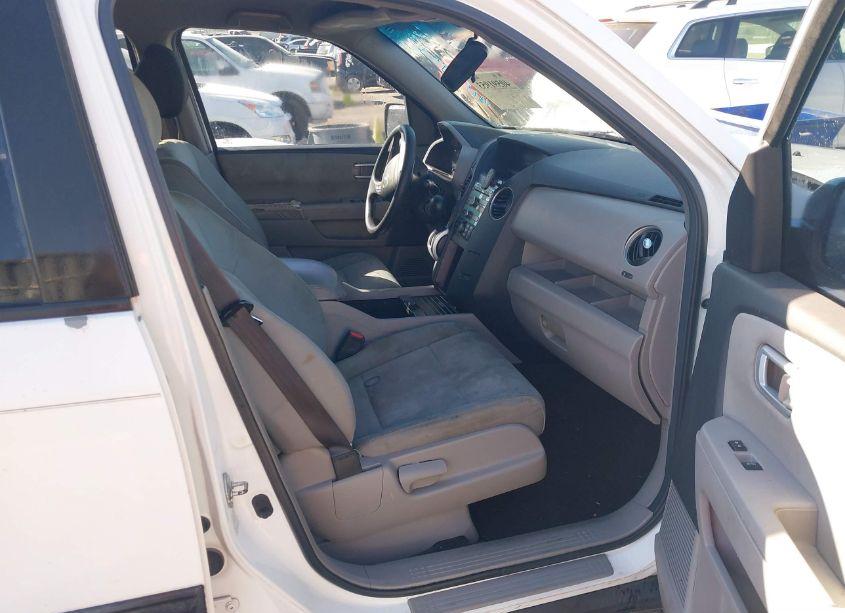 Photo 5 of 2010 Honda Pilot LX (VIN 5FNYF4H2XAB032021)