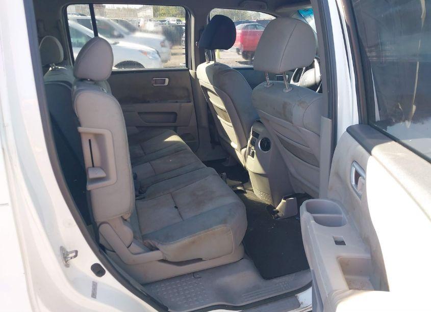 Photo 8 of 2010 Honda Pilot LX (VIN 5FNYF4H2XAB032021)