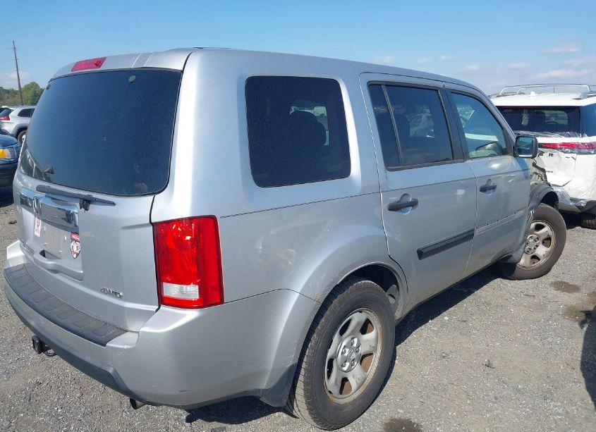 Photo 4 of 2010 Honda Pilot LX (VIN 5FNYF4H2XAB040457)