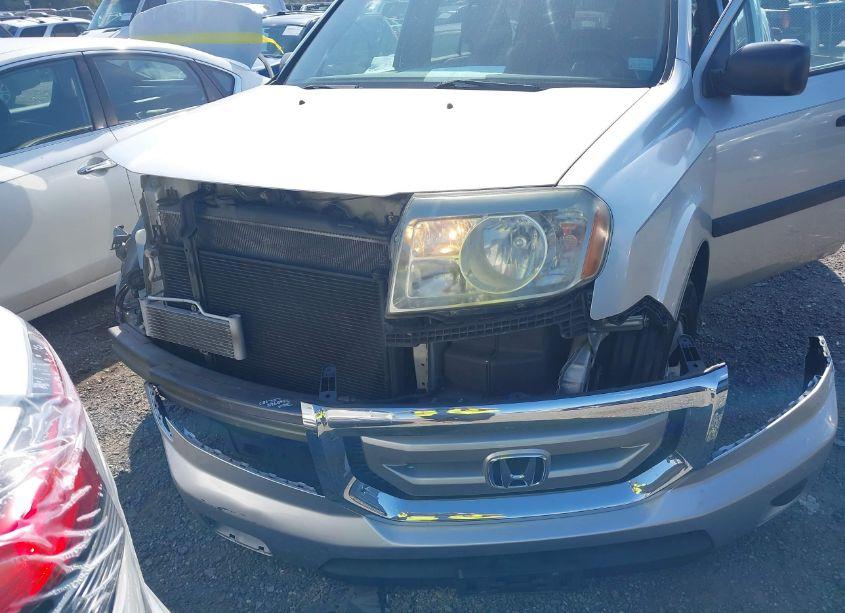 Photo 6 of 2010 Honda Pilot LX (VIN 5FNYF4H2XAB040457)