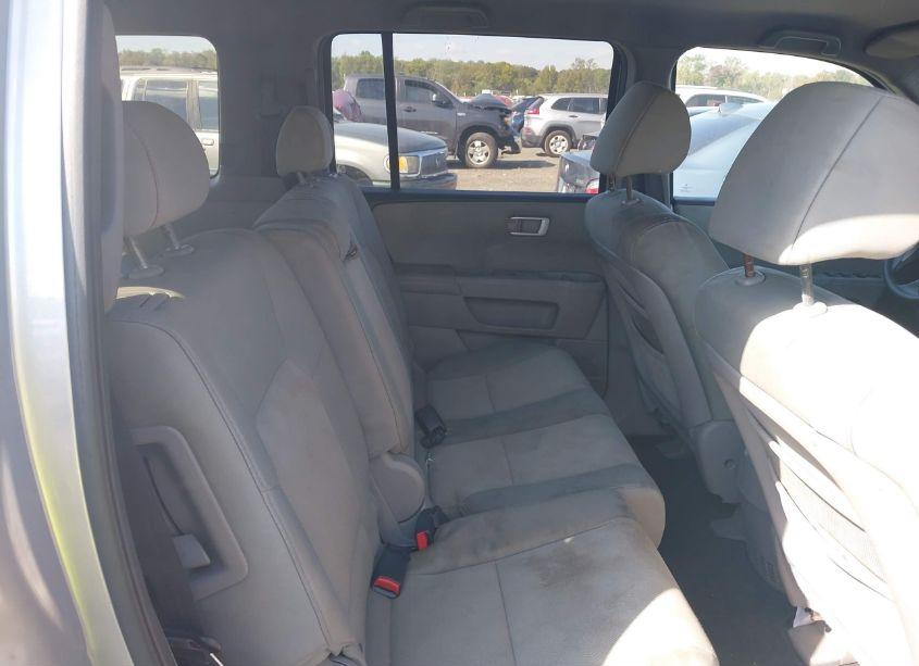 Photo 8 of 2010 Honda Pilot LX (VIN 5FNYF4H2XAB040457)