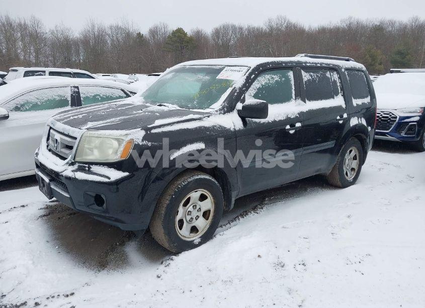 Photo 2 of 2011 Honda Pilot LX (VIN 5FNYF4H2XBB025569)