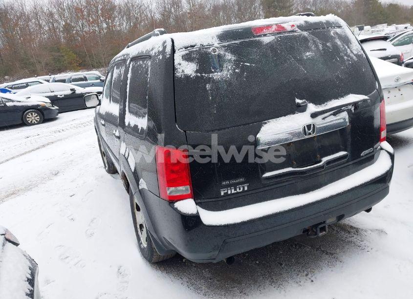 Photo 3 of 2011 Honda Pilot LX (VIN 5FNYF4H2XBB025569)