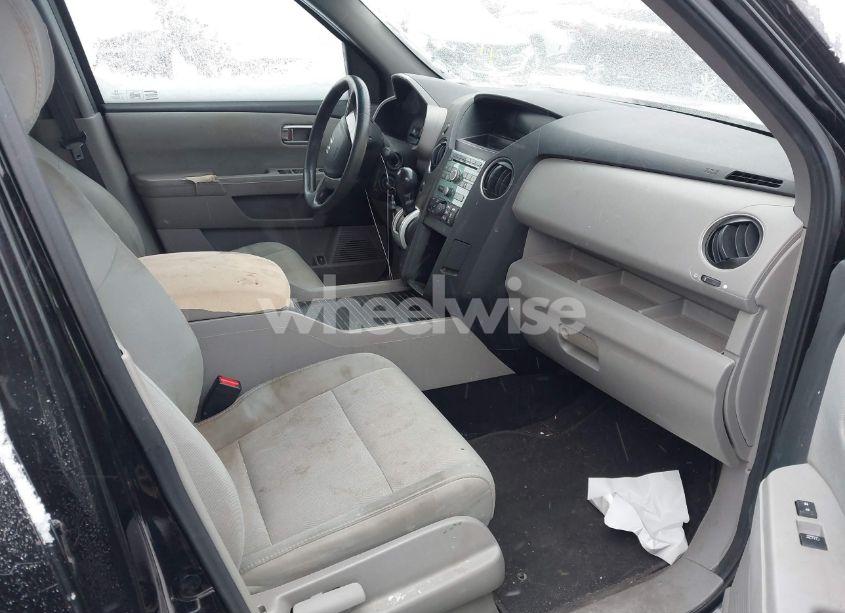 Photo 5 of 2011 Honda Pilot LX (VIN 5FNYF4H2XBB025569)