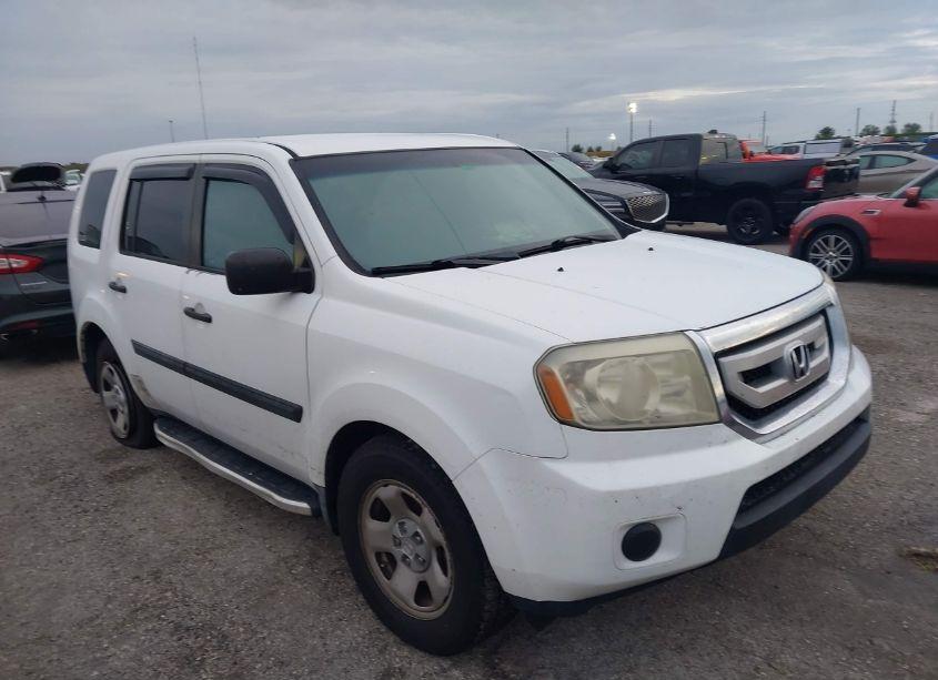 2011 Honda Pilot LX (VIN 5FNYF4H2XBB029783) main photo