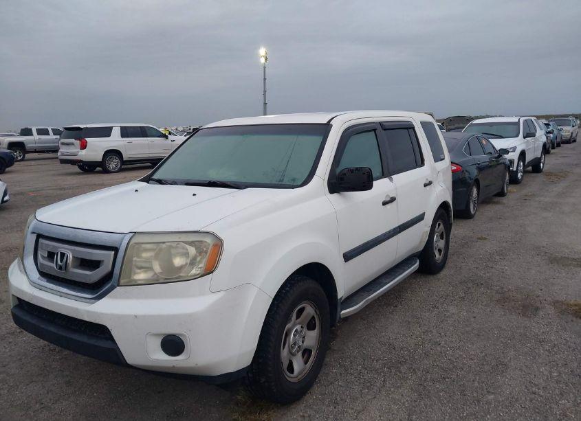 Photo 2 of 2011 Honda Pilot LX (VIN 5FNYF4H2XBB029783)