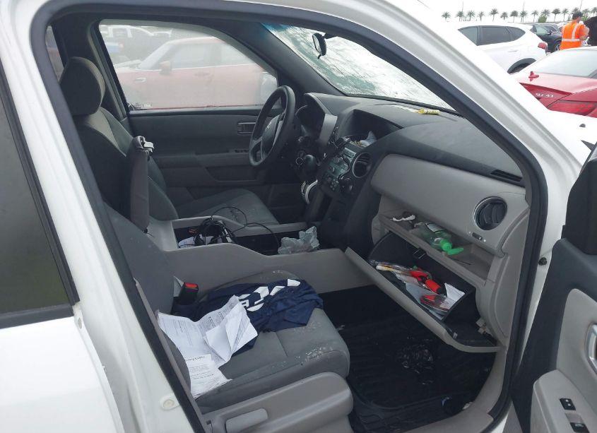 Photo 5 of 2011 Honda Pilot LX (VIN 5FNYF4H2XBB029783)