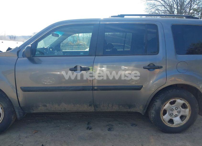 Photo 14 of 2011 Honda Pilot LX (VIN 5FNYF4H2XBB064209)