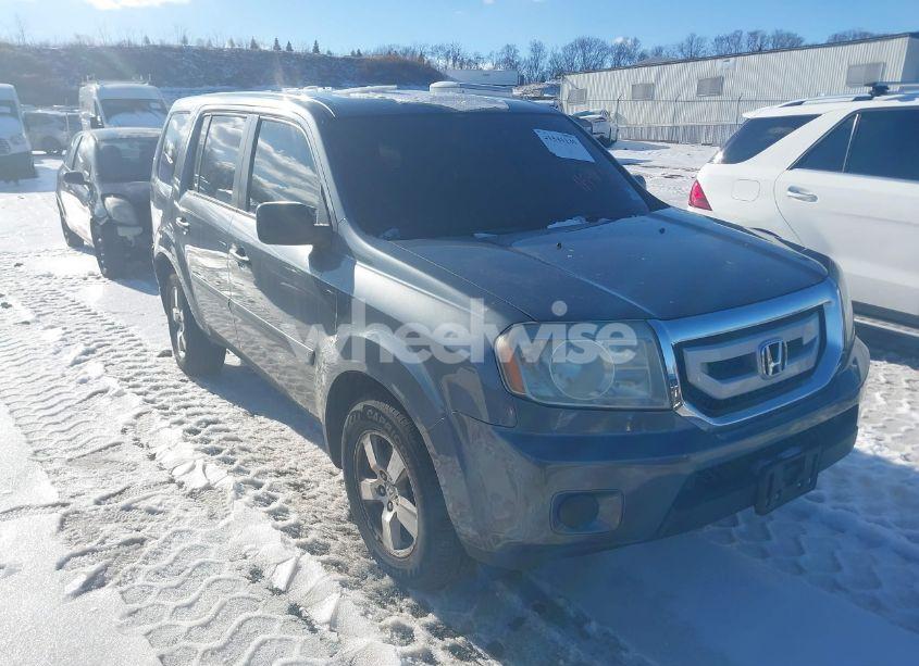 2011 Honda Pilot LX (VIN 5FNYF4H2XBB103767) main photo