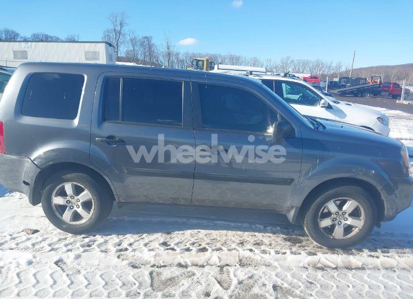 Photo 13 of 2011 Honda Pilot LX (VIN 5FNYF4H2XBB103767)