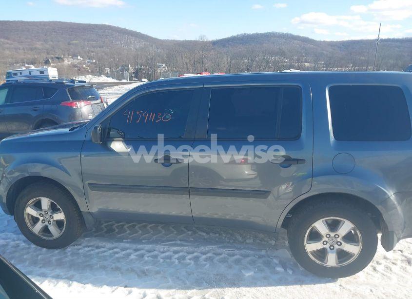 Photo 14 of 2011 Honda Pilot LX (VIN 5FNYF4H2XBB103767)