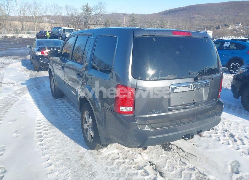 Photo 3 of 2011 Honda Pilot LX (VIN 5FNYF4H2XBB103767)