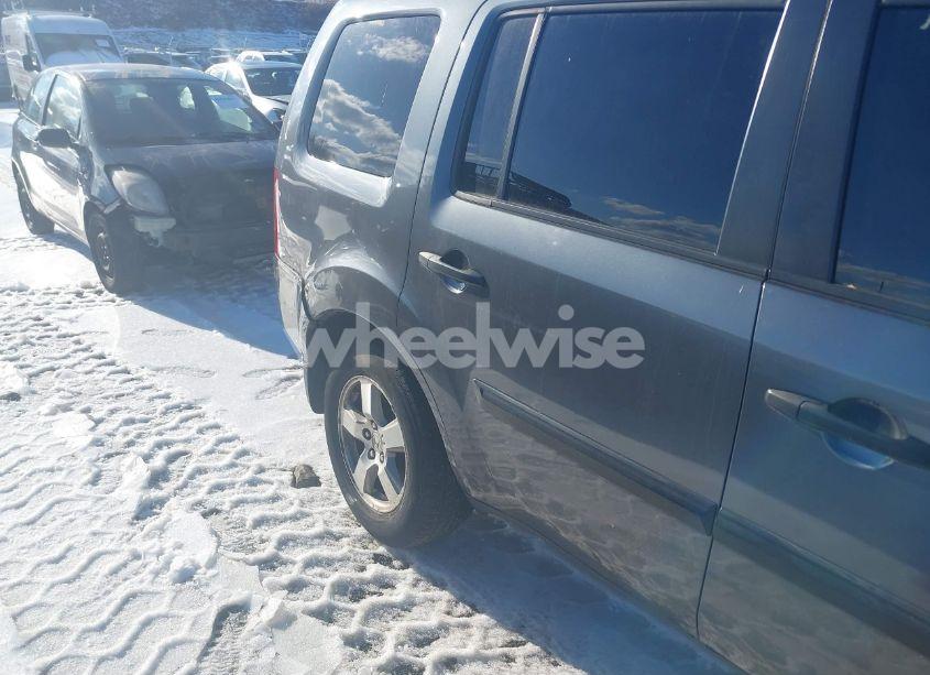 Photo 6 of 2011 Honda Pilot LX (VIN 5FNYF4H2XBB103767)