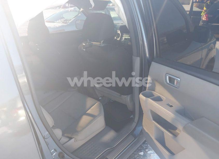 Photo 8 of 2011 Honda Pilot LX (VIN 5FNYF4H2XBB103767)