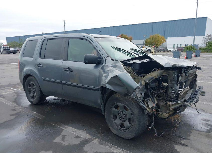 2011 Honda Pilot LX (VIN 5FNYF4H2XBB104062) main photo