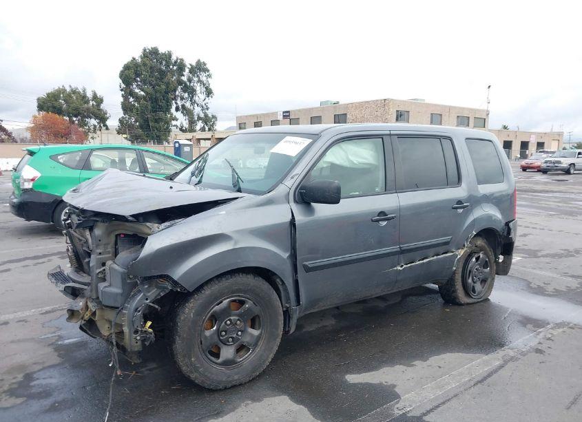 Photo 2 of 2011 Honda Pilot LX (VIN 5FNYF4H2XBB104062)