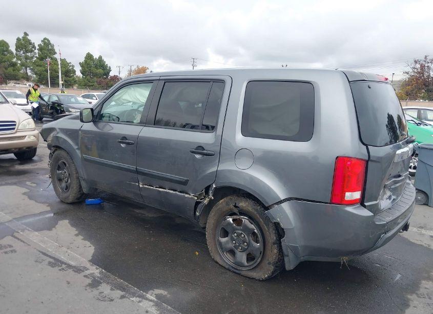 Photo 3 of 2011 Honda Pilot LX (VIN 5FNYF4H2XBB104062)