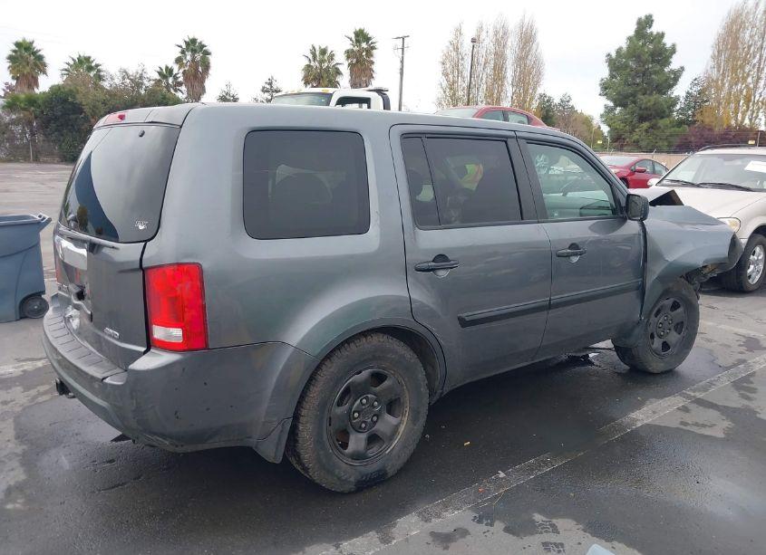 Photo 4 of 2011 Honda Pilot LX (VIN 5FNYF4H2XBB104062)