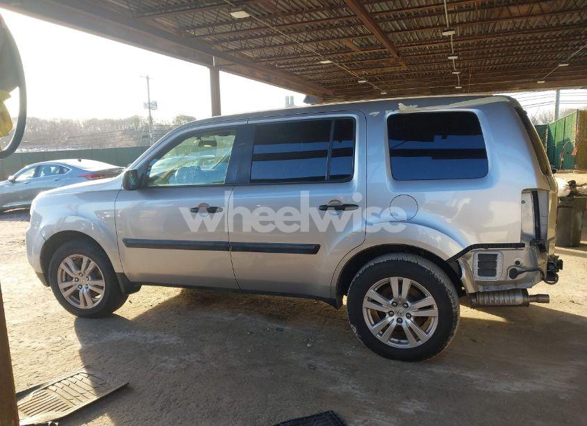 Photo 15 of 2015 Honda Pilot LX (VIN 5FNYF4H2XFB013573)