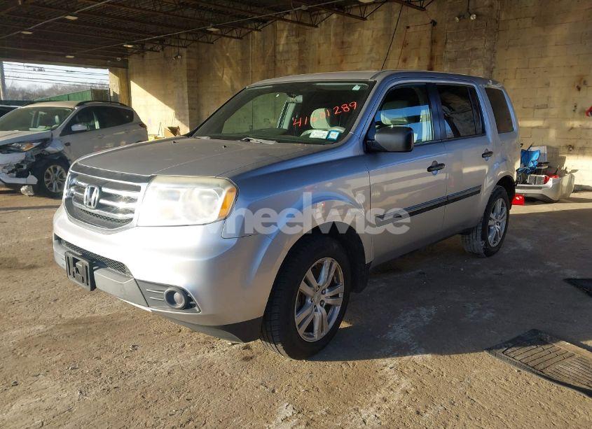 Photo 2 of 2015 Honda Pilot LX (VIN 5FNYF4H2XFB013573)