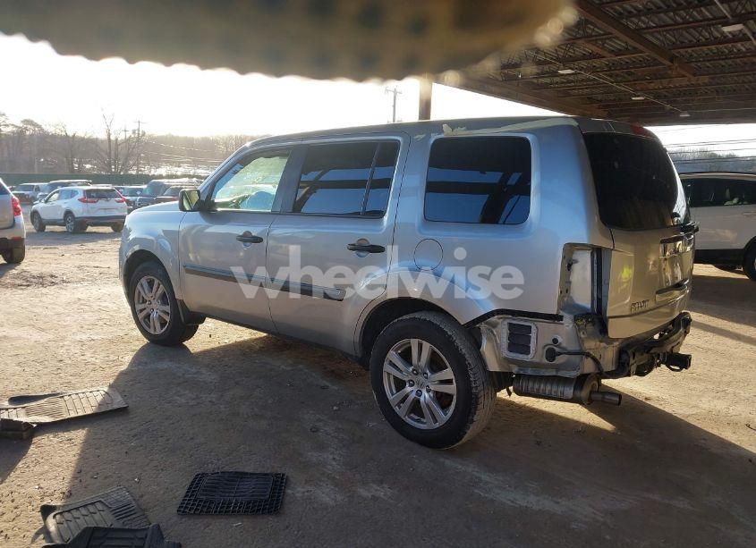 Photo 3 of 2015 Honda Pilot LX (VIN 5FNYF4H2XFB013573)