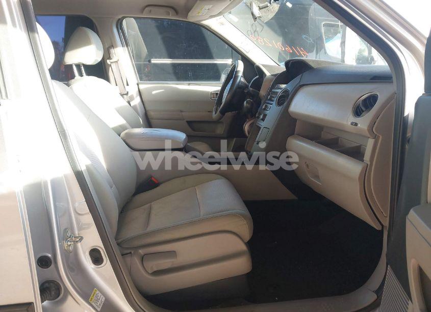 Photo 5 of 2015 Honda Pilot LX (VIN 5FNYF4H2XFB013573)