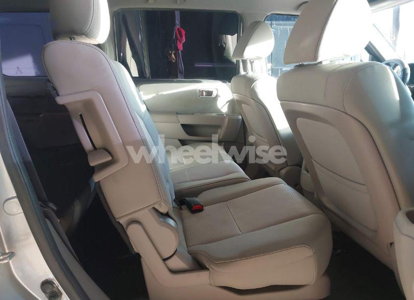 Photo 8 of 2015 Honda Pilot LX (VIN 5FNYF4H2XFB013573)